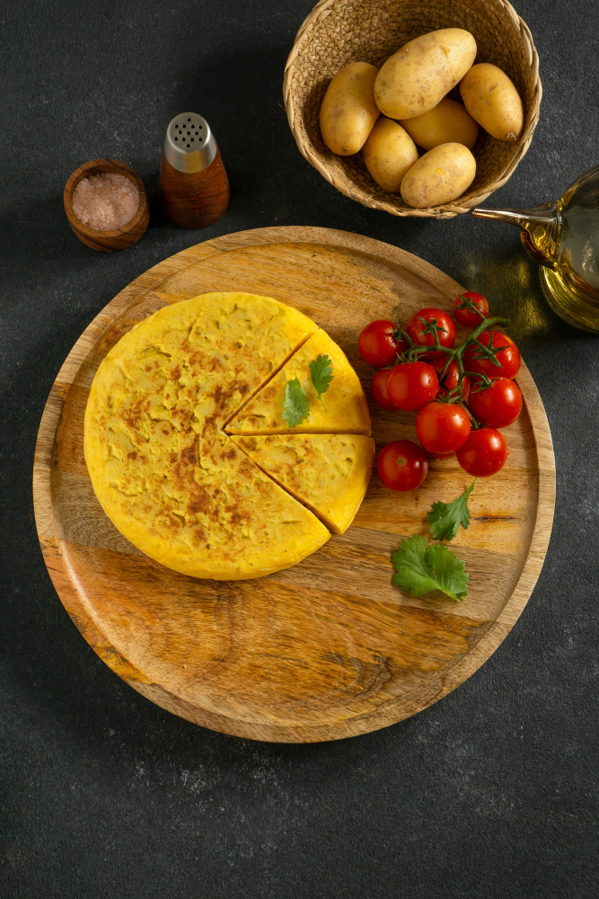 Spanische Tortilla de Patatas mit Tomaten und Kartoffeln – Klassiker der spanischen Küche